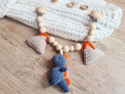 Häkelanleitung Kinderwagenkette Dino